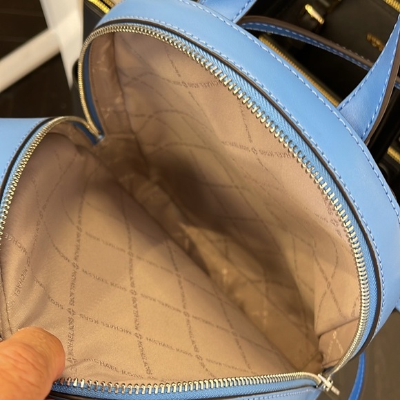 Michael Kors Jaycee Medium Signature Logo Backpack
South Pacific
NWT - Picture 8 of 16